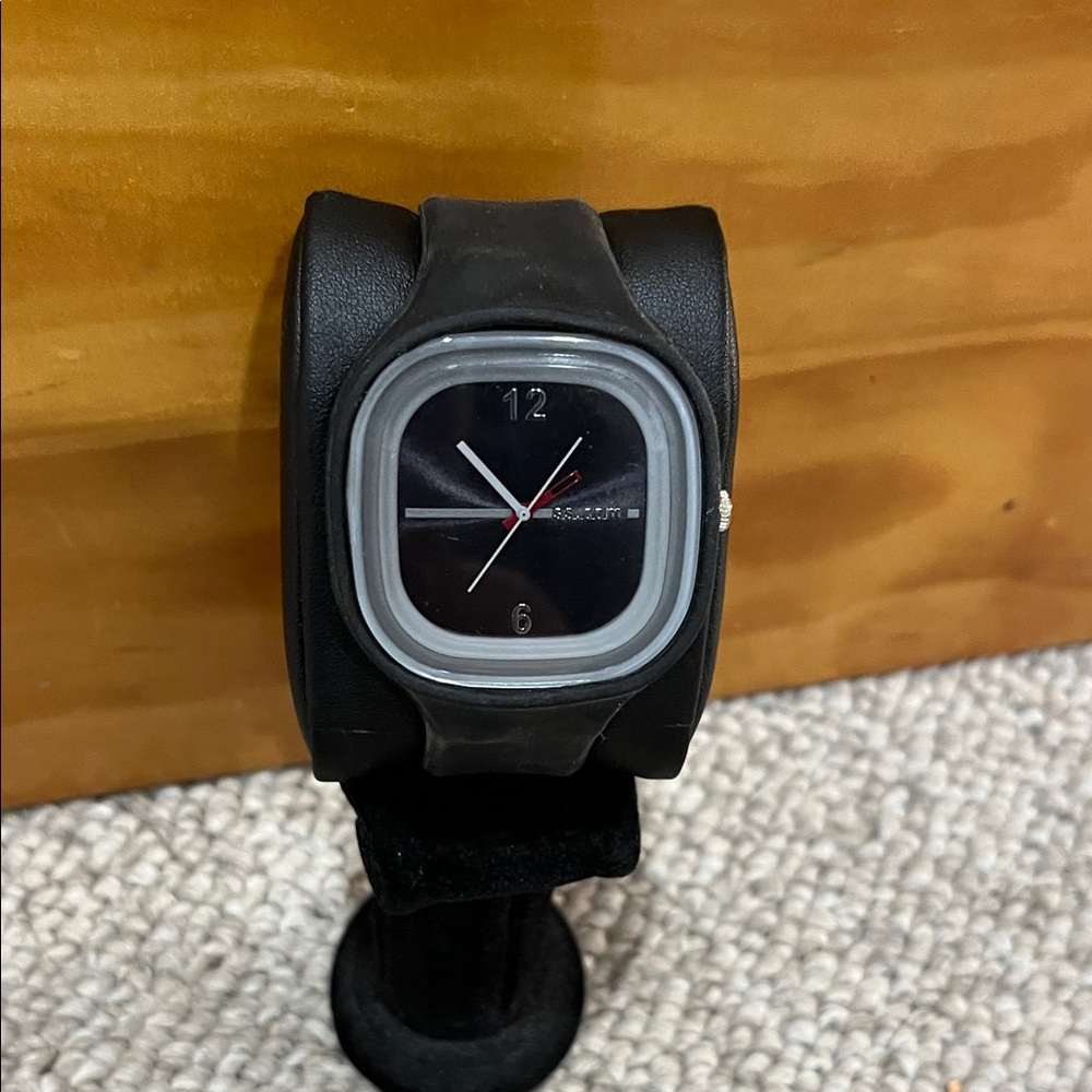 SS.com Unisex Oversized Square Analog Watch. Vintage!! New Battery